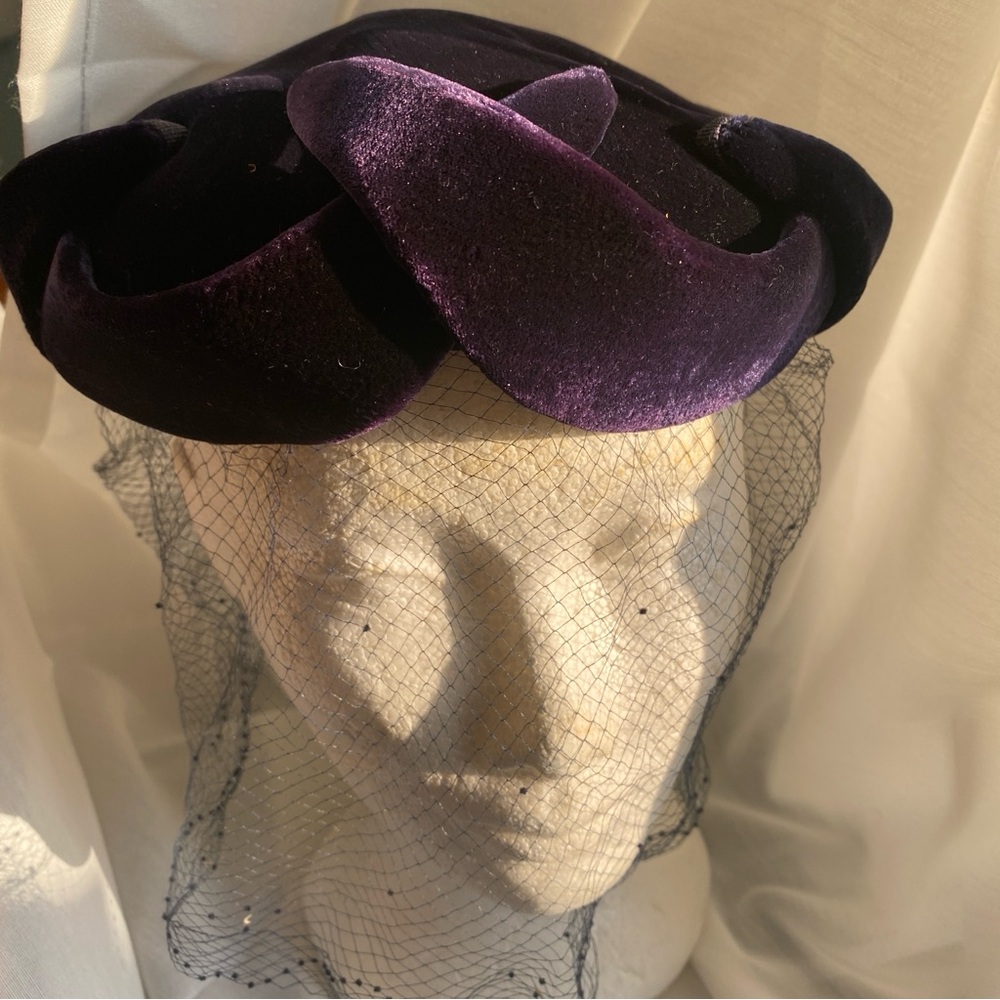 Original Desi New York 1940’s-50’s Dark Purple Vintage Velvet Hat With Veil